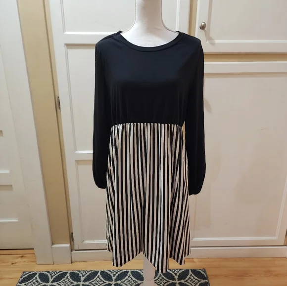 SHEIN Women's Vertical Stripped Print Dress - Picture 5 of 13